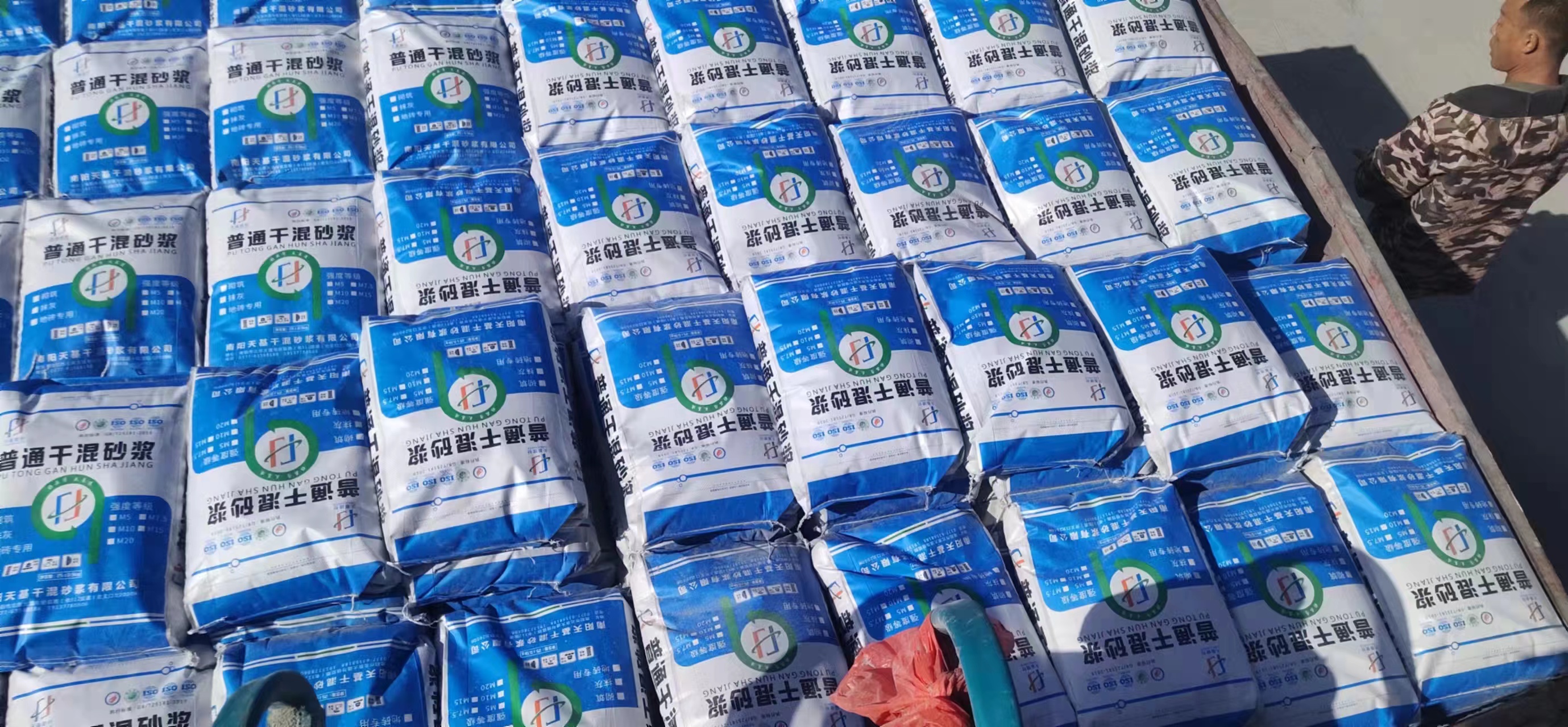 南陽(yáng)輕集料混凝土石膏基膩?zhàn)颖砻鏋槭裁床荒芄嗡嗷佔(zhàn)?>
              </div>
              <div   id=